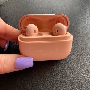 Wireless earbuds